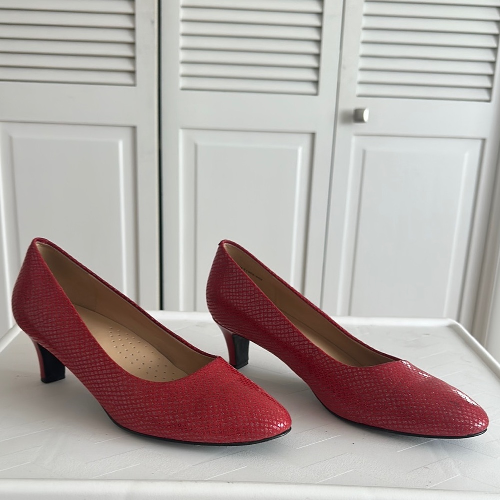 Trotters Red Suede Heels Classic Low Pumps